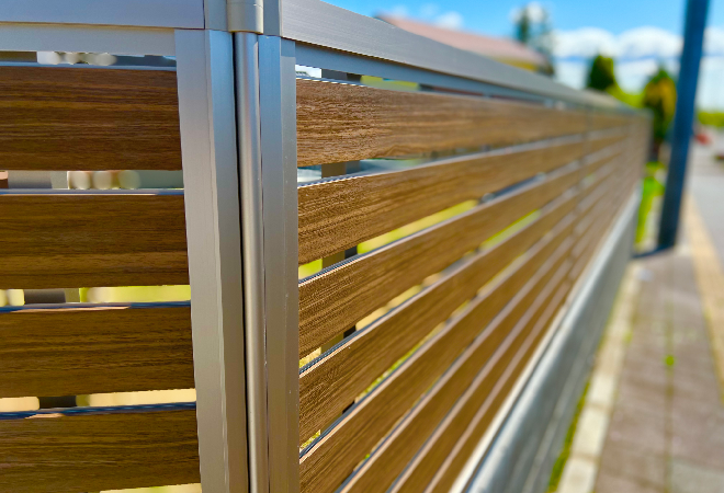 自宅フェンスの画像。